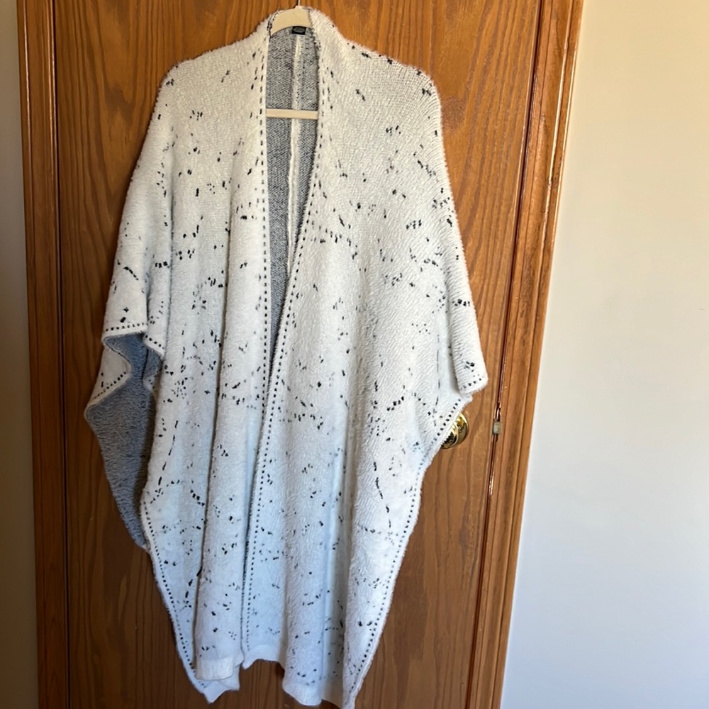 Roffe Accessoriea. Gorgeous soft shawl. One size.  White and black.